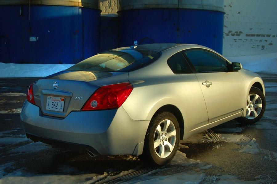  Nissan Altima Coupe 2.5S 2008 года  (фото 3 из 50)